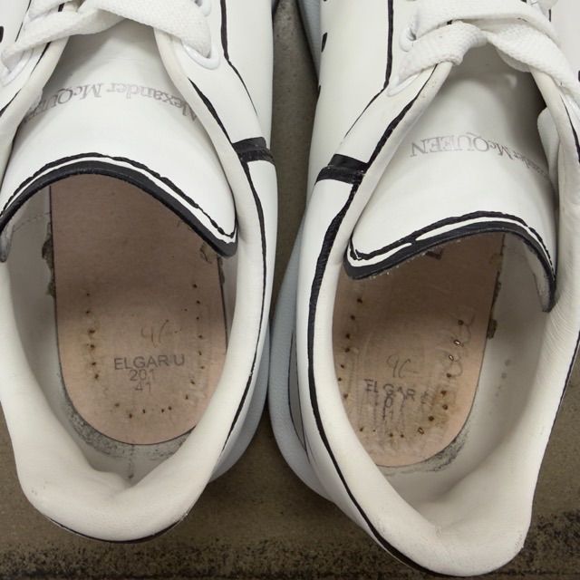 Alexander McQueen Oversized White Black Outline - Preowned