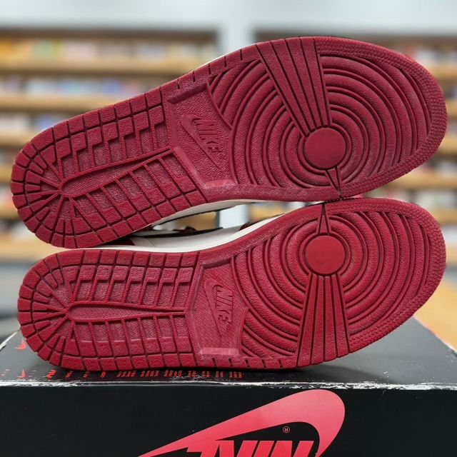 Jordan 1 Retro High OG Chicago Lost and Found - Preowned