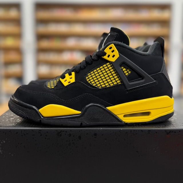 Jordan 4 Retro Thunder (2023) (GS) - Preowned