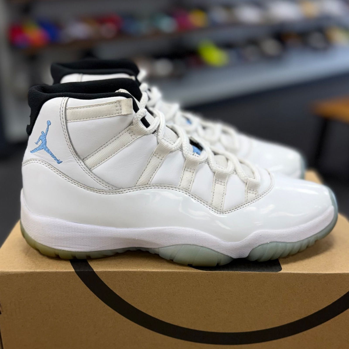 Jordan 11 Retro Legend Blue (2024) - Preowned