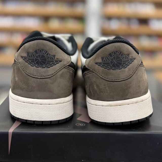 Jordan 1 Retro Low OG Mocha - Preowned