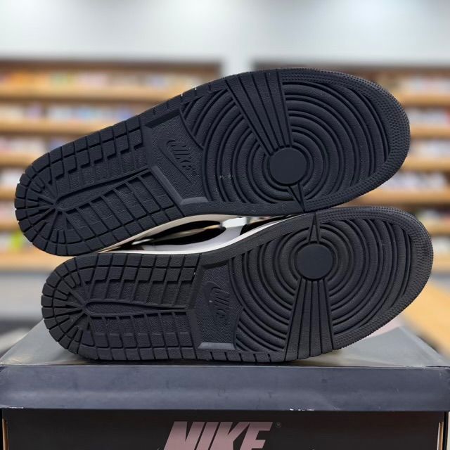 Jordan 1 Retro Low OG Mocha - Preowned