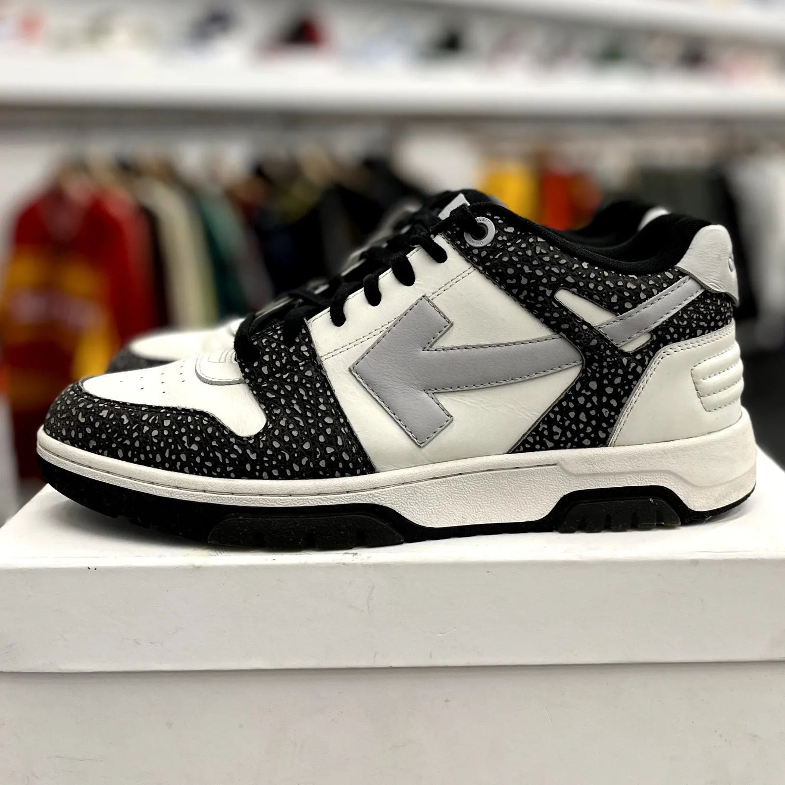 OFF-WHITE Out Of Office OOO Low Tops Black Grey with Dots - Preowned