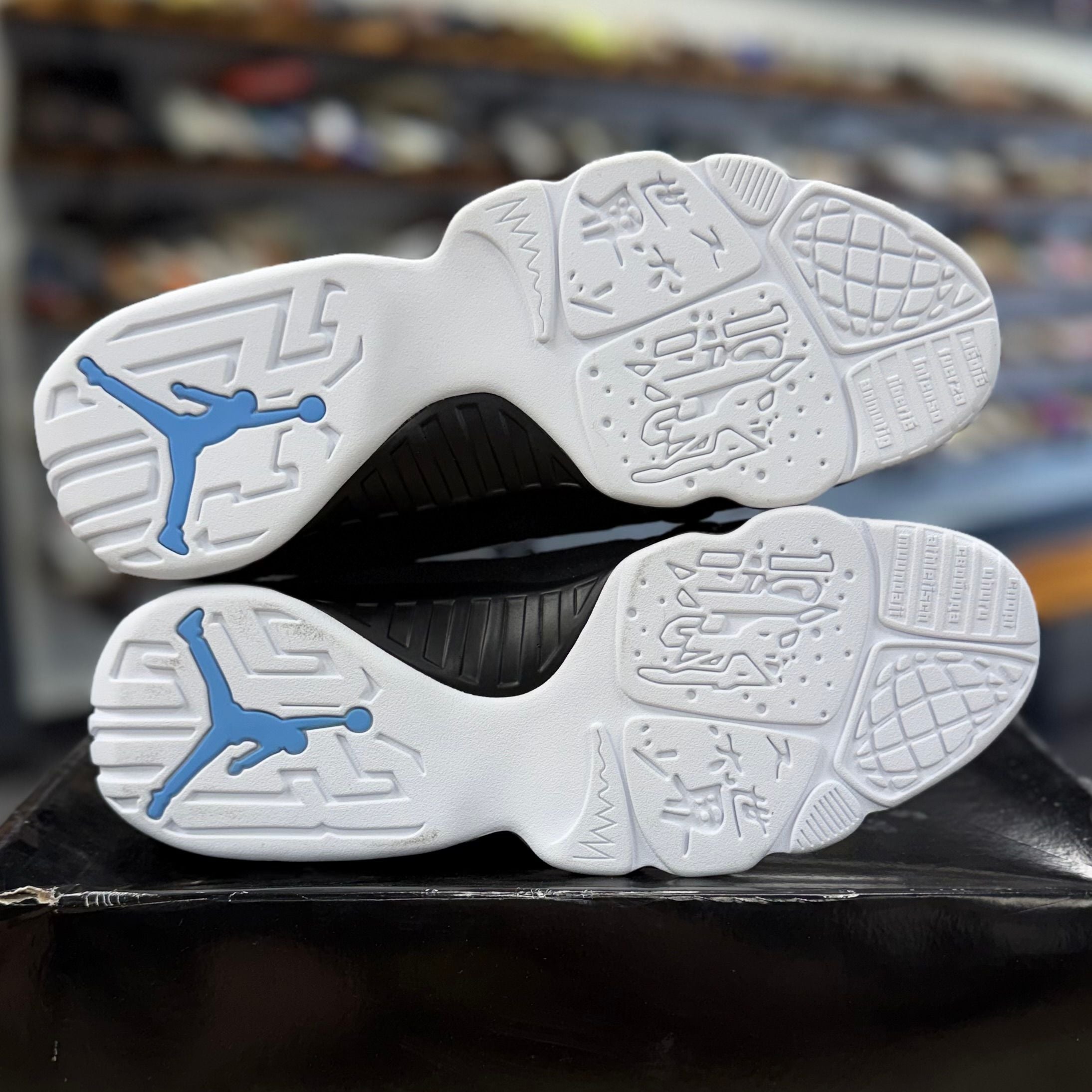 BRAND NEW STEAL - Jordan 9 Retro University Blue