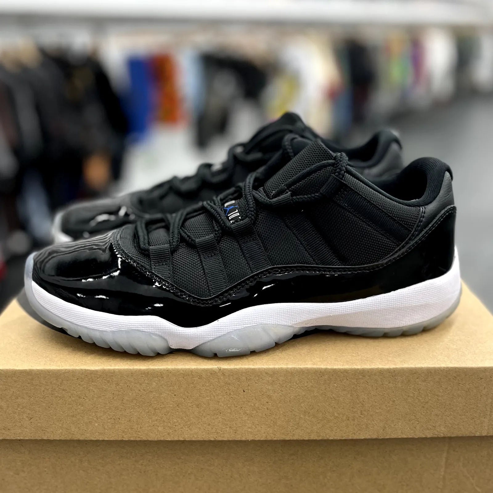 Jordan 11 Retro Low Space Jam - Preowned