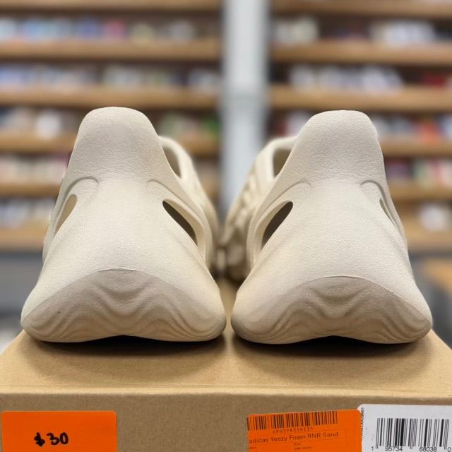 adidas Yeezy Foam RNR Sand - Preowned
