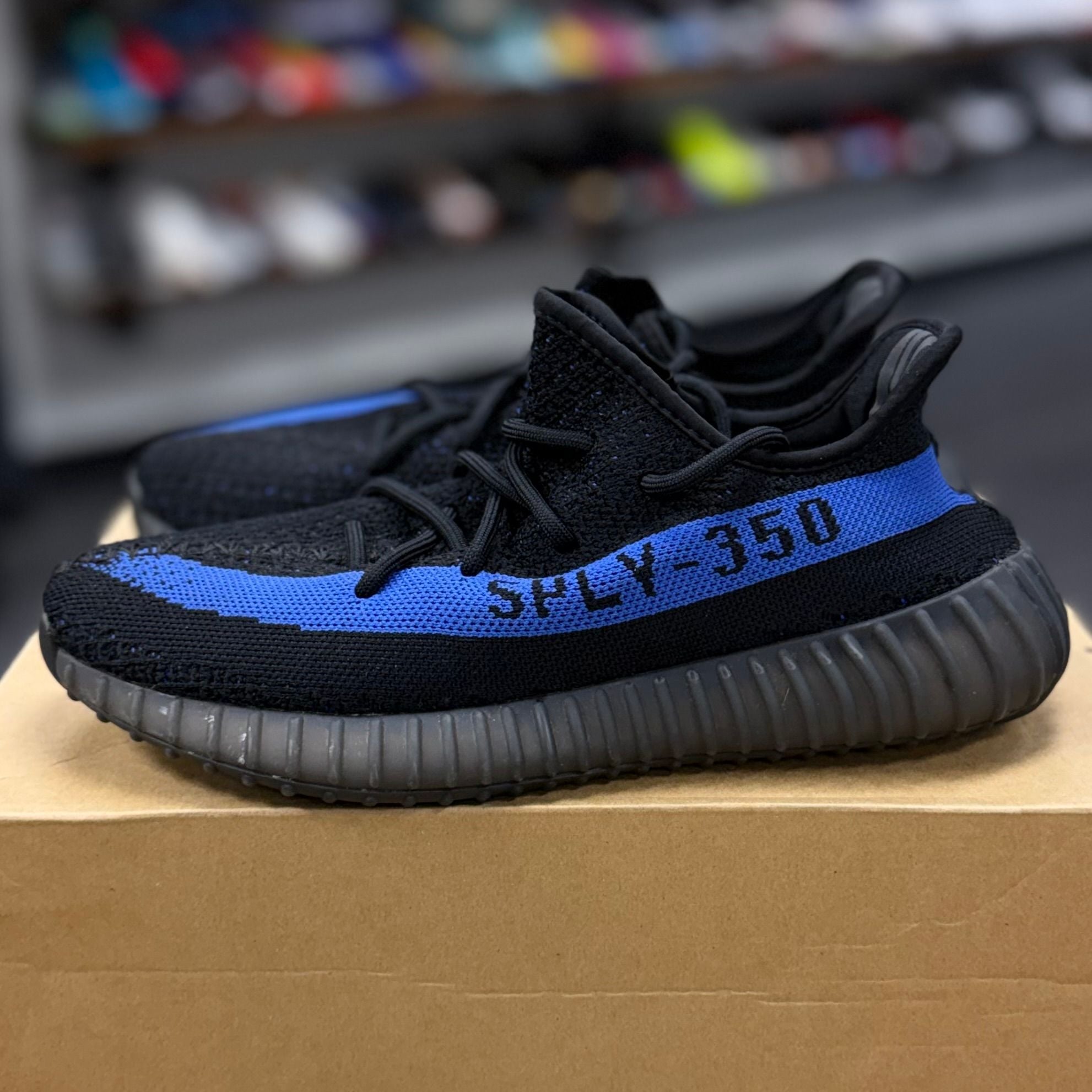 adidas Yeezy Boost 350 V2 Dazzling Blue - Preowned