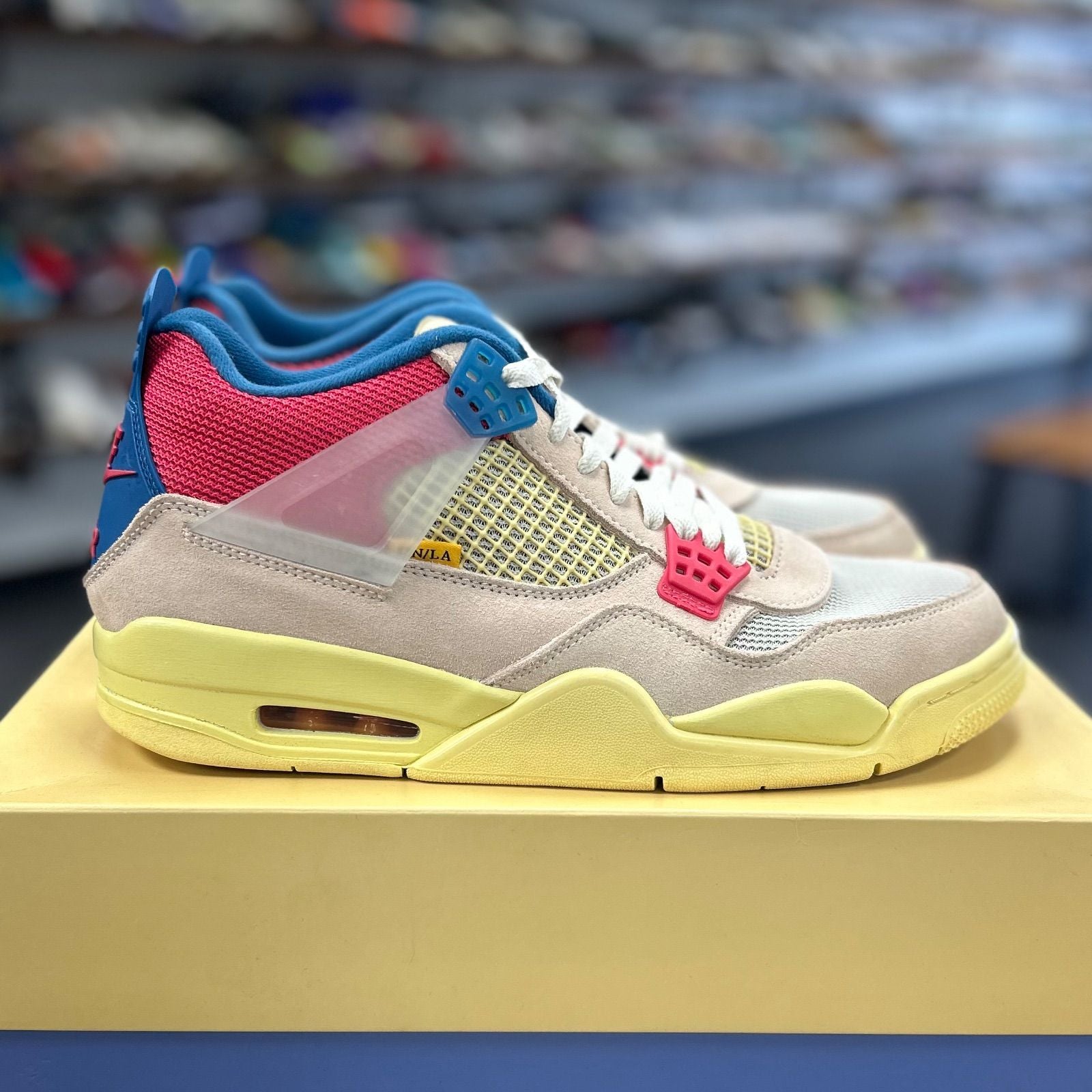 Jordan 4 Retro Union Guava Ice - Preowned