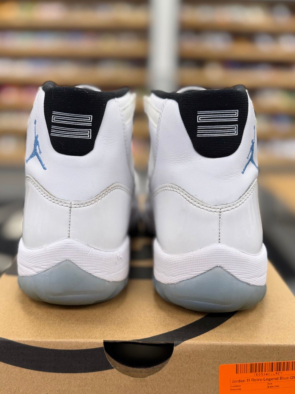 Jordan 11 Retro Legend Blue (2024) - Preowned