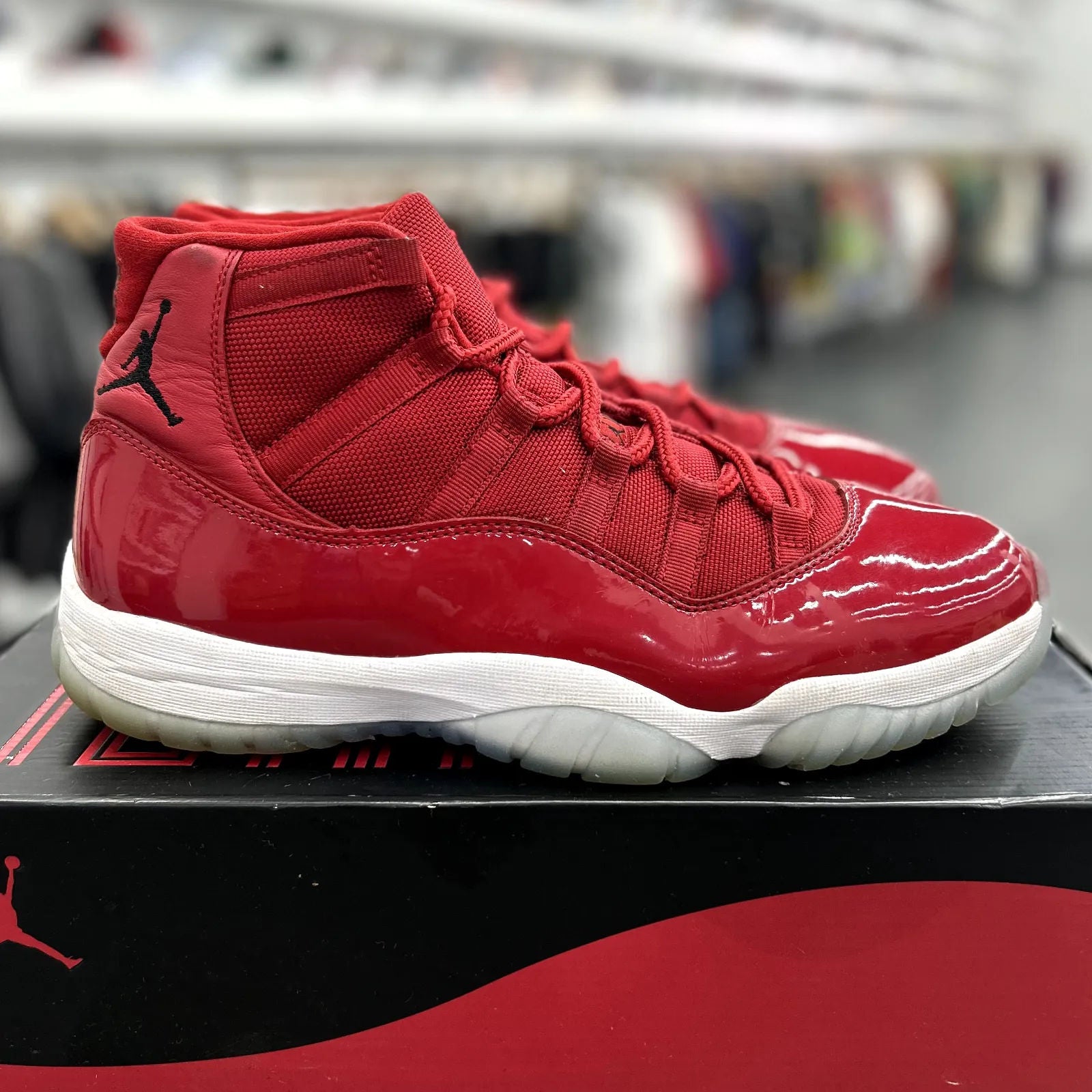 Jordan 11 Retro Win Like 96 - Preowned