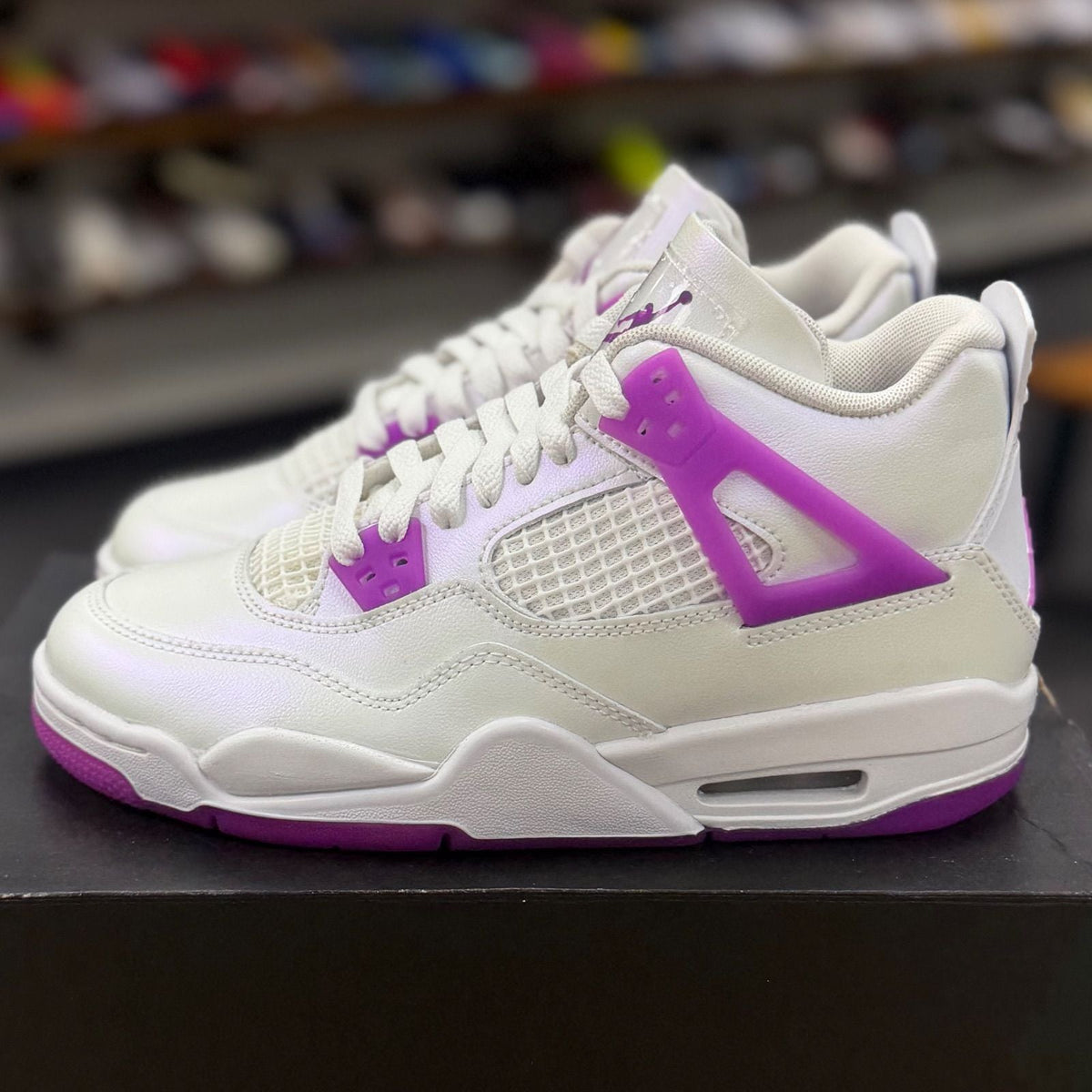 Jordan 4 Retro Hyper Violet (GS) - Preowned