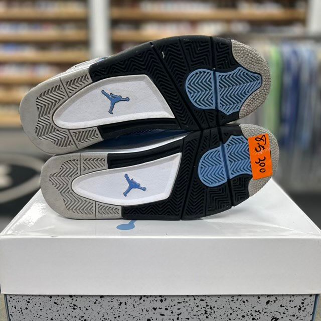 Jordan 4 Retro University Blue - Preowned