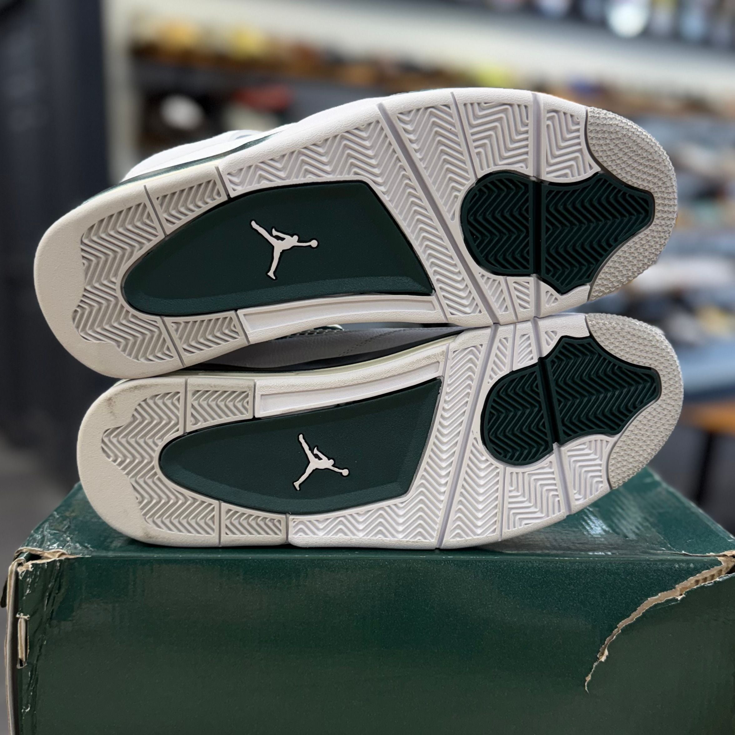 BRAND NEW STEAL - Jordan 4 Retro Oxidized Green