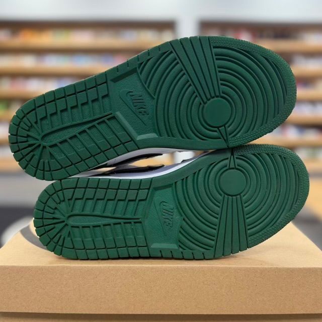 Jordan 1 Low Pine Green - Preowned