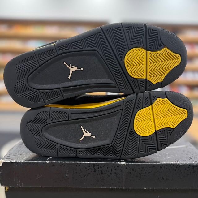 Jordan 4 Retro Thunder (2023) - Preowned