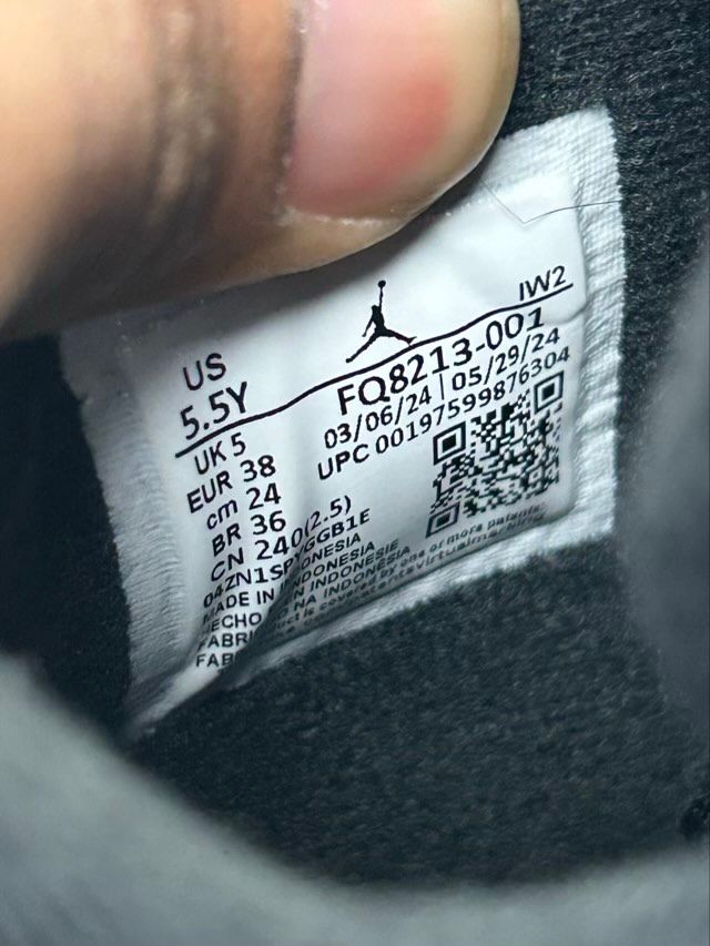 Jordan 4 Retro White Thunder (GS) - Preowned