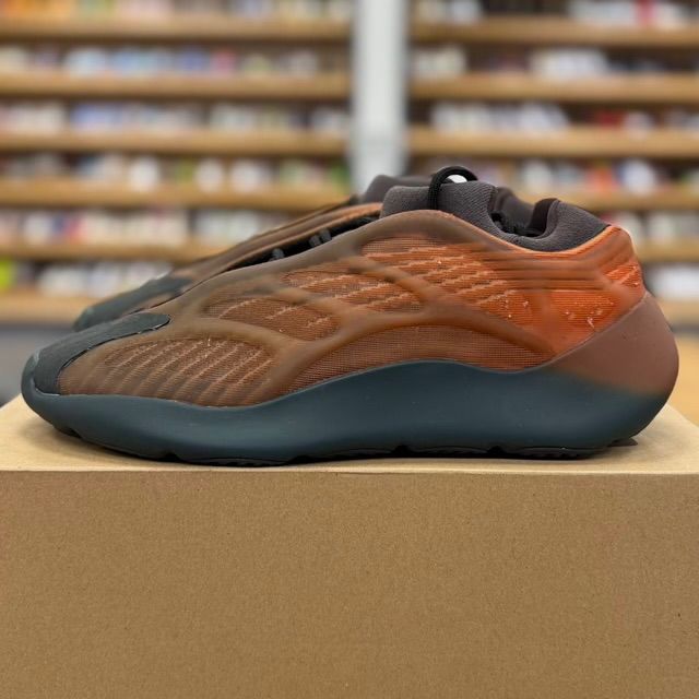 adidas Yeezy 700 V3 Copper Fade - Preowned