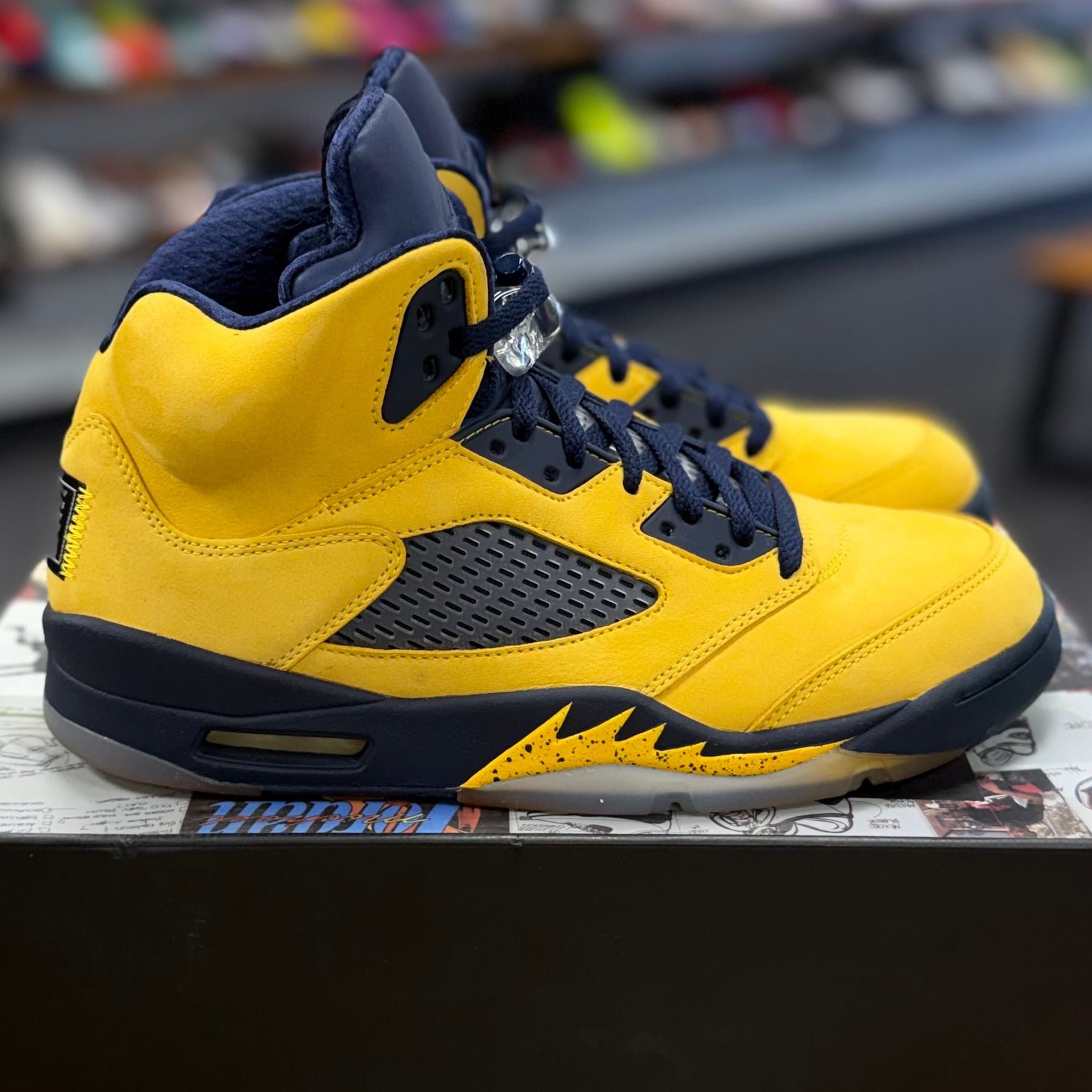 Jordan 5 Retro Michigan (2019) - Preowned