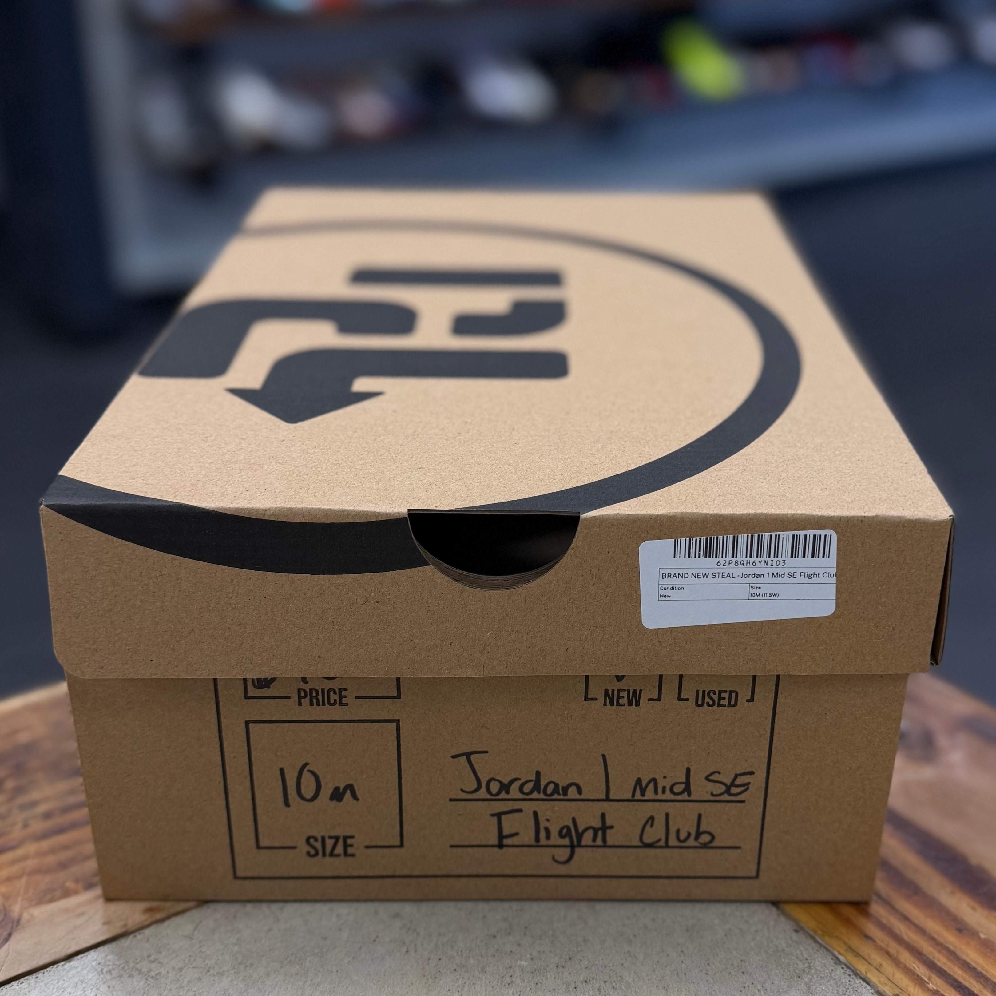 BRAND NEW STEAL - Jordan 1 Mid SE Flight Club