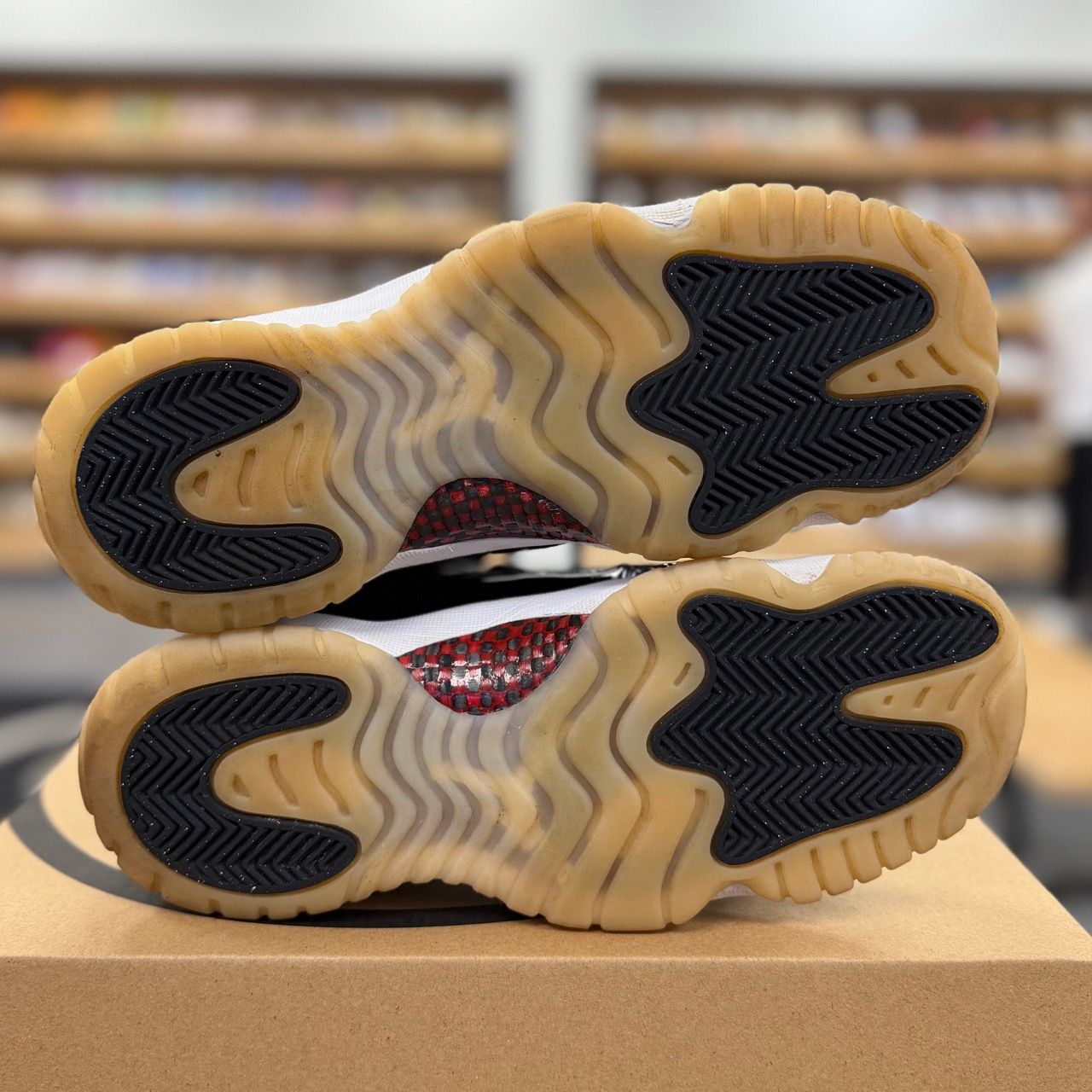 Jordan 11 Retro Low 72-10 (GS) - Preowned