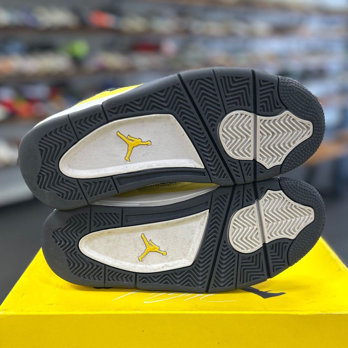 Jordan 4 Retro Lightning (2021) (GS) - Preowned