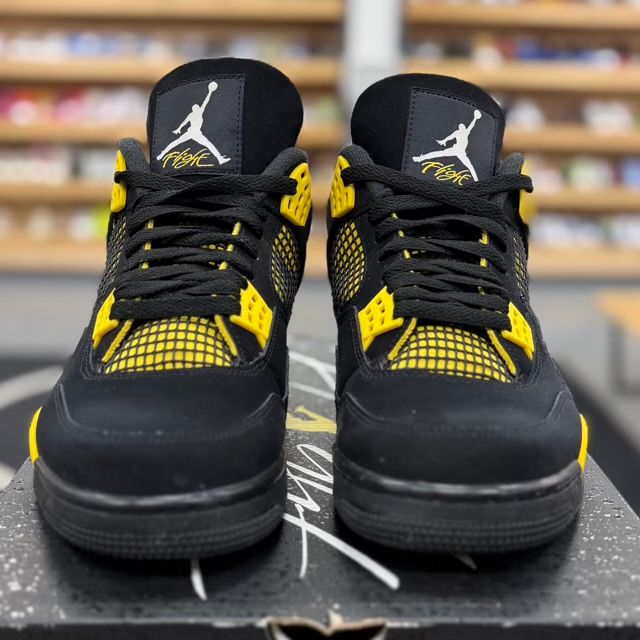 Jordan 4 Retro Thunder (2023) - Preowned