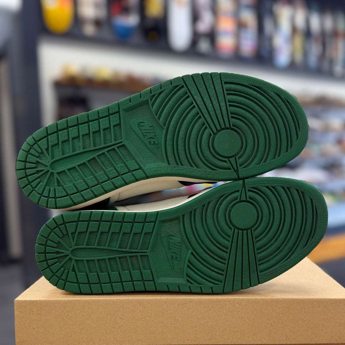 Jordan 1 Retro High Pine Green - Preowned
