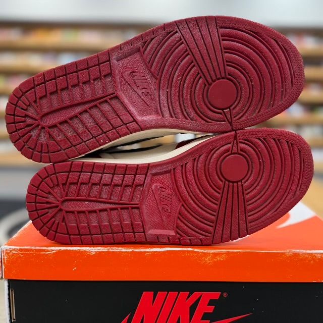 Jordan 1 Retro High OG Chicago Lost and Found - Preowned
