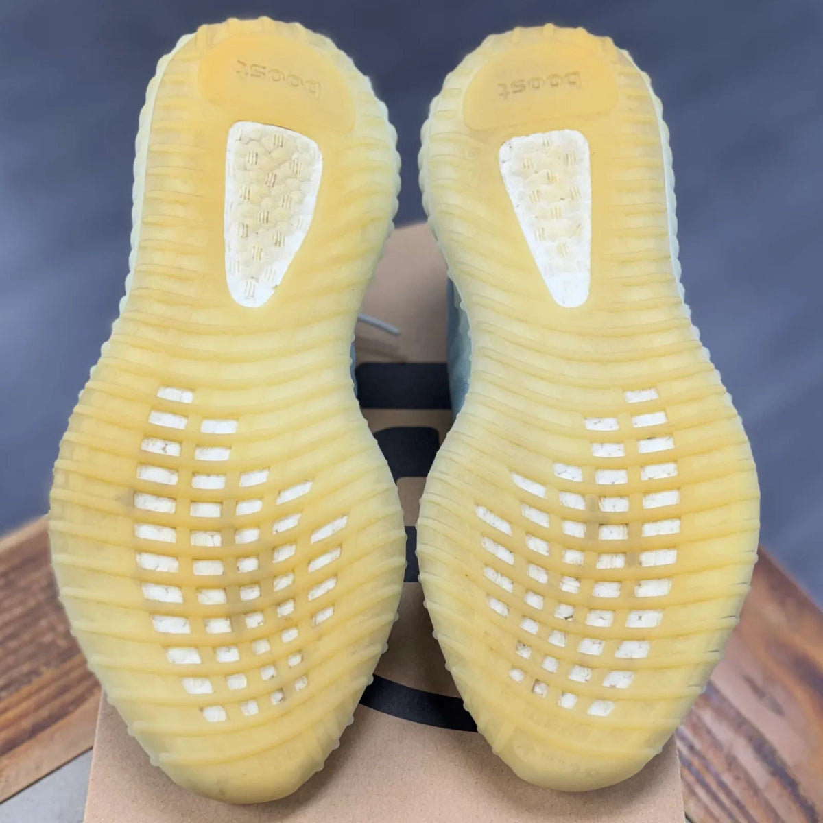 adidas Yeezy Boost 350 V2 Mono Ice - Preowned