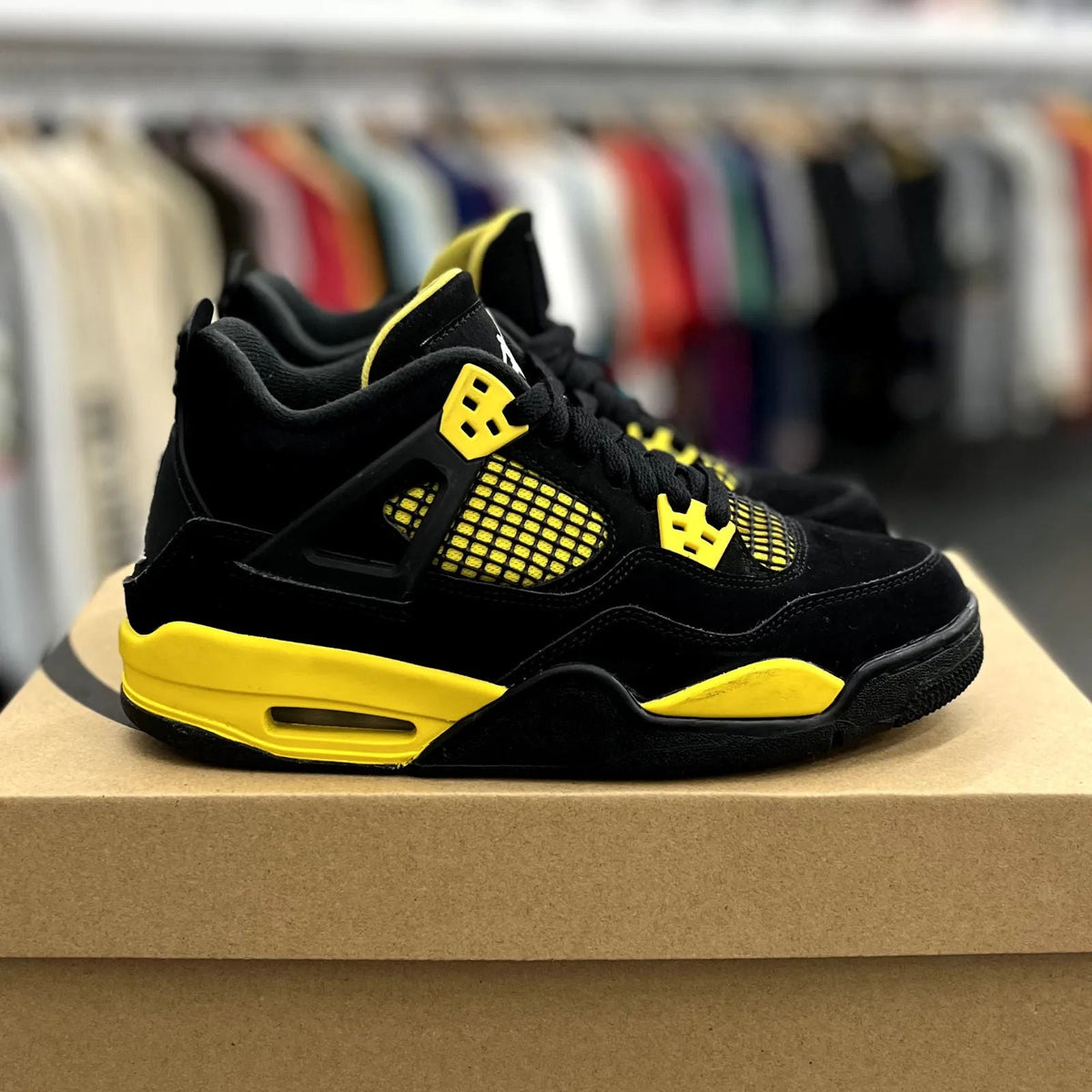 Jordan 4 Retro Thunder (2023) (GS) - Preowned