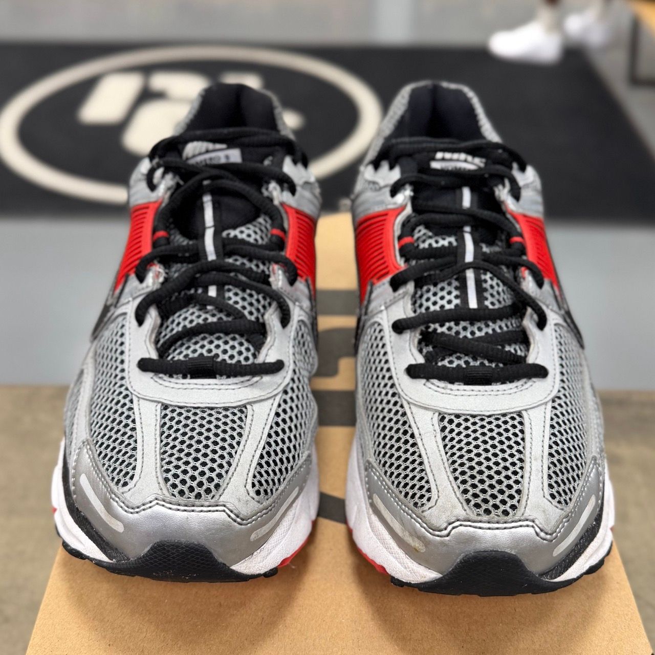 Nike Zoom Vomero 5 Bright Crimson Metallic Silver - Preowned