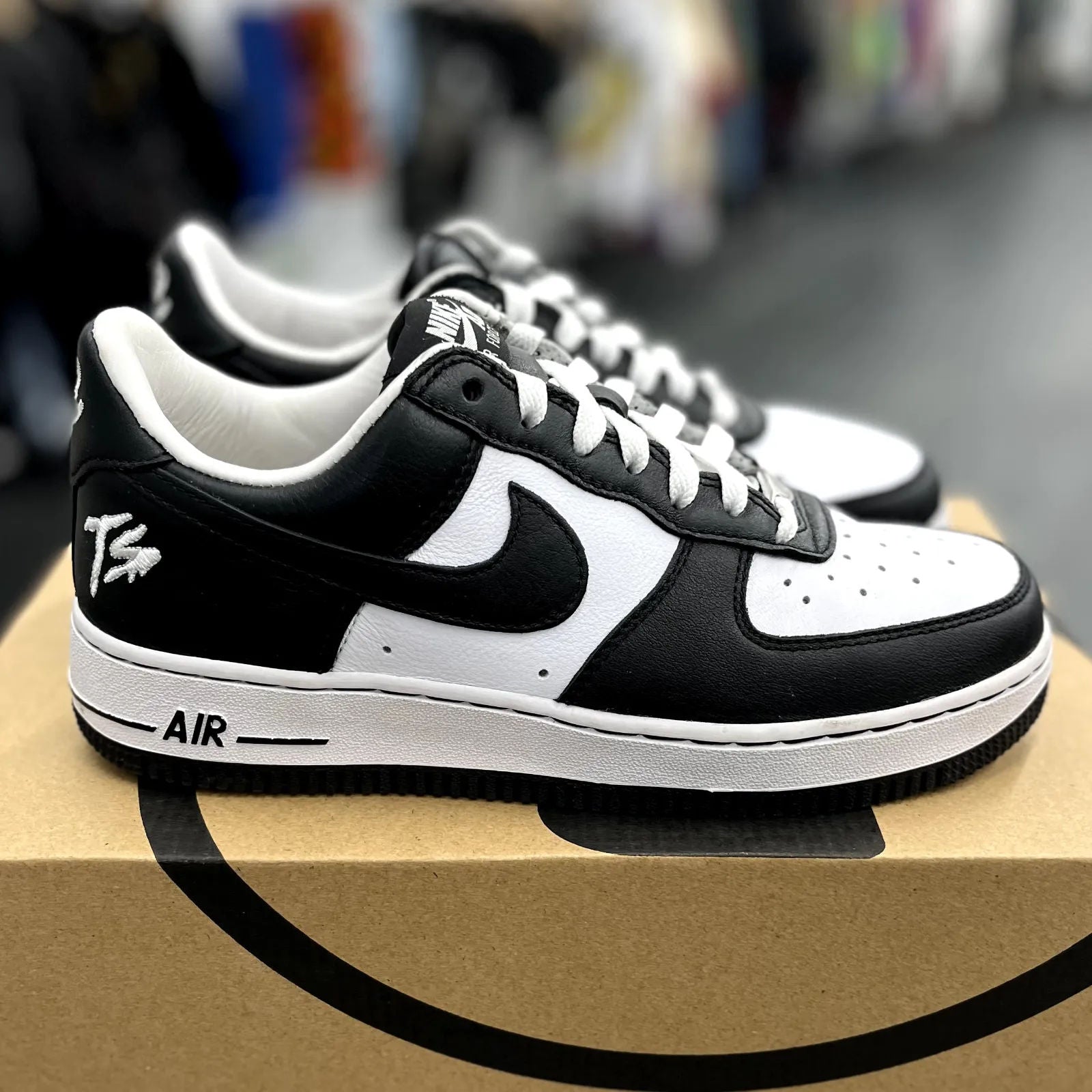 Nike Air Force 1 Low QS Terror Squad Blackout - Preowned