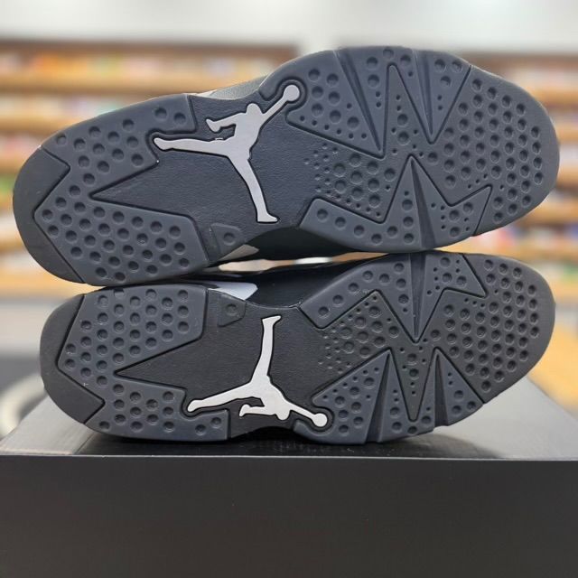 Jordan 6 Retro Cap and Gown - Preowned