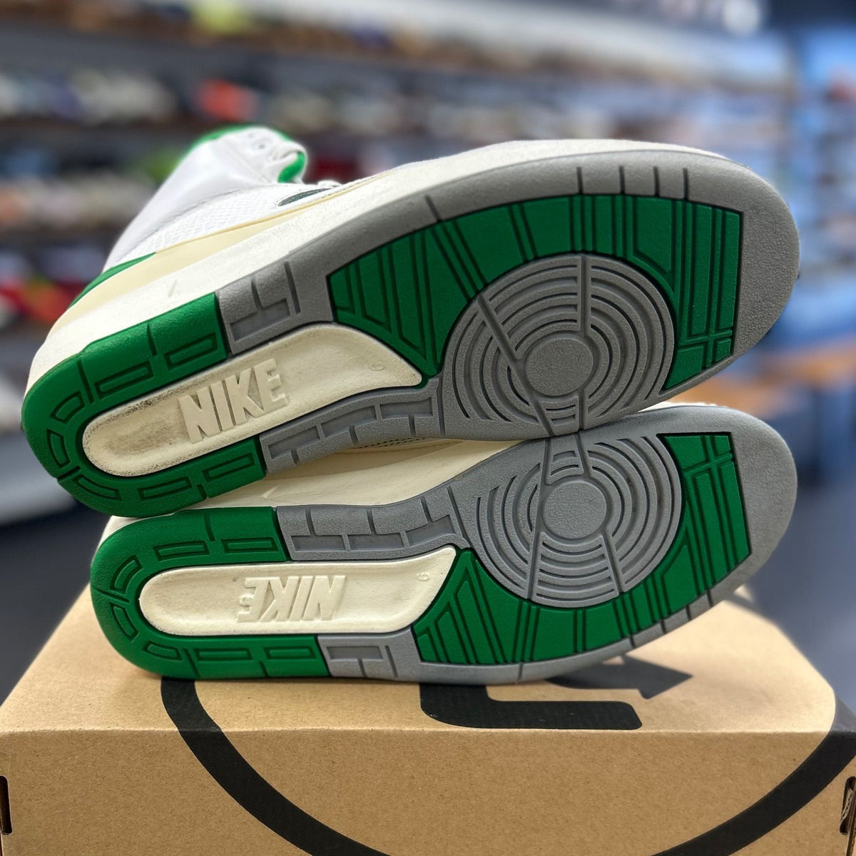 Jordan 2 Retro Lucky Green - Preowned