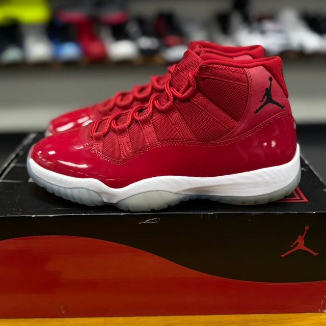 Jordan 11 Retro Win Like 96 - Preowned