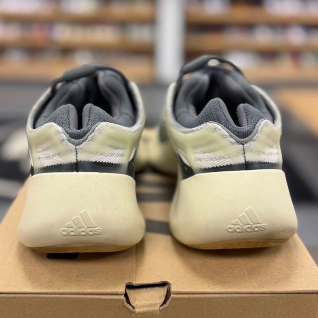 adidas Yeezy 700 V3 Fade Salt - Preowned