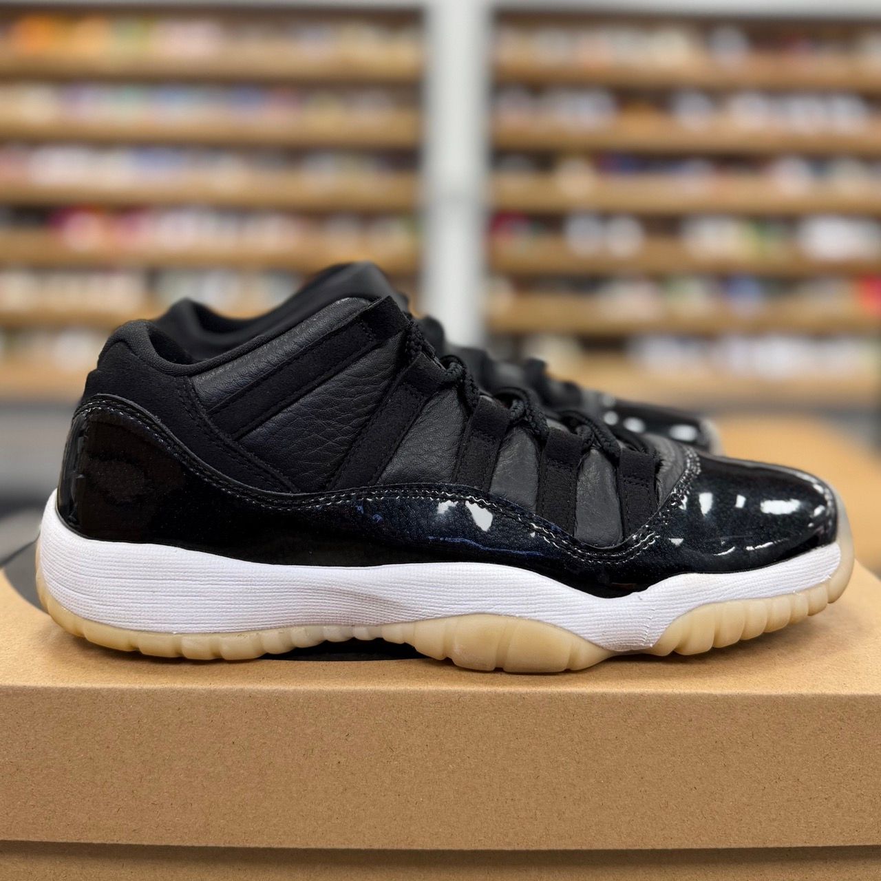 Jordan 11 Retro Low 72-10 (GS) - Preowned