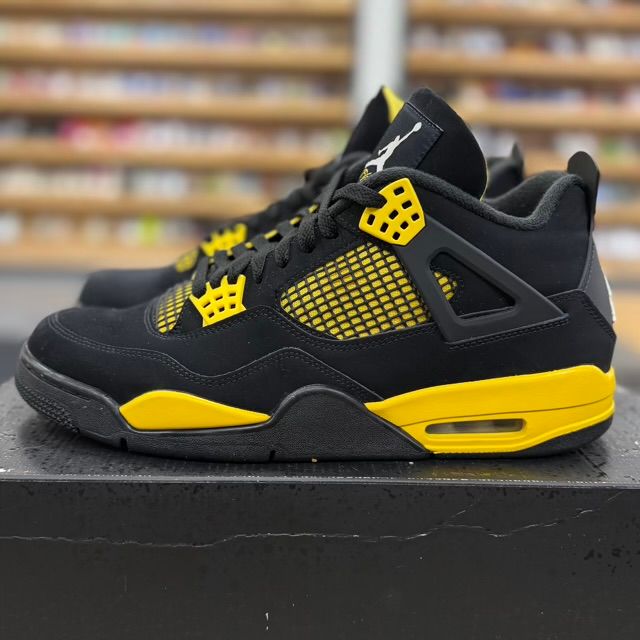 Jordan 4 Retro Thunder (2023) - Preowned