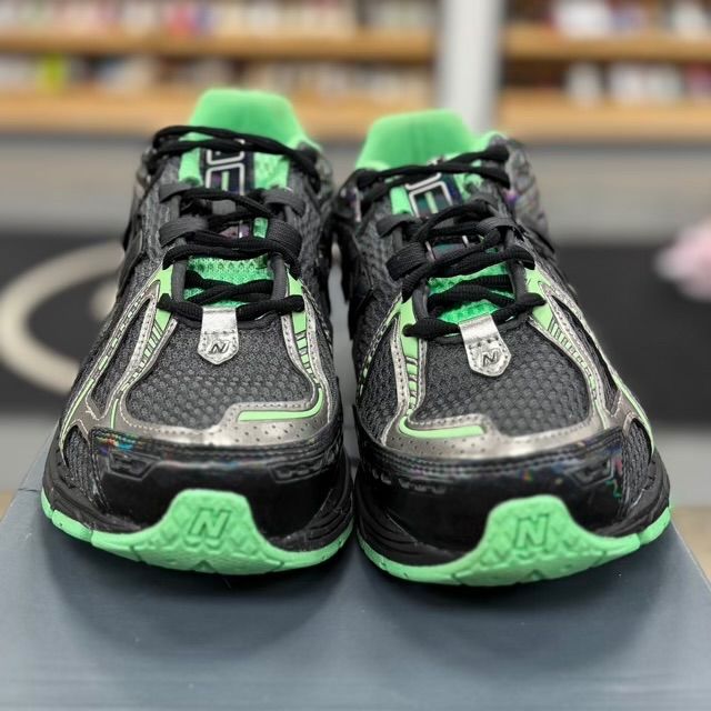 New Balance 1906R Dark Silver Metallic Lab Green - Preowned