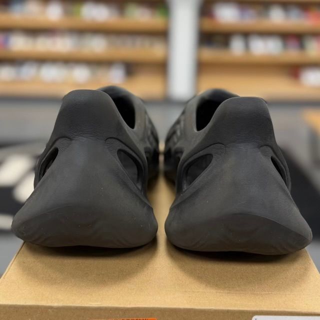 adidas Yeezy Foam RNR Onyx - Preowned
