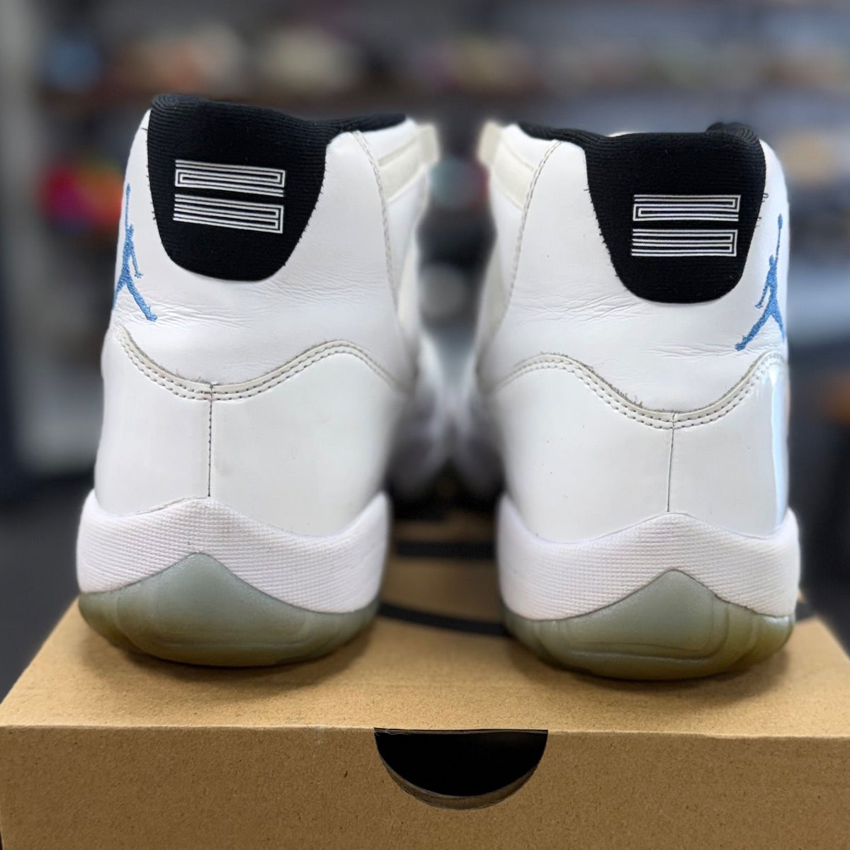 Jordan 11 Retro Legend Blue (2024) - Preowned