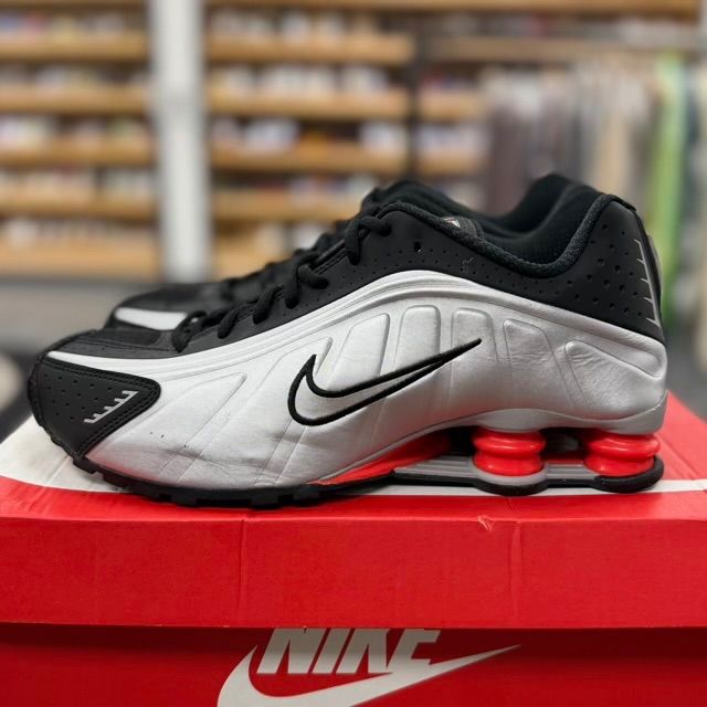Nike Shox R4 Black Metallic Silver (2025) - Preowned
