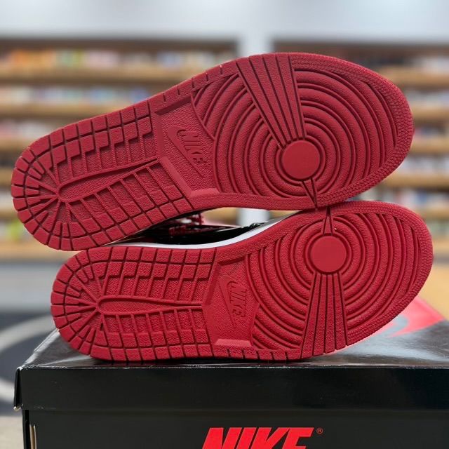 Jordan 1 Retro High OG Patent Bred - Preowned