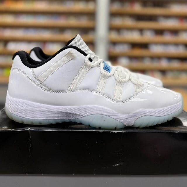 Jordan 11 Retro Low Legend Blue - Preowned