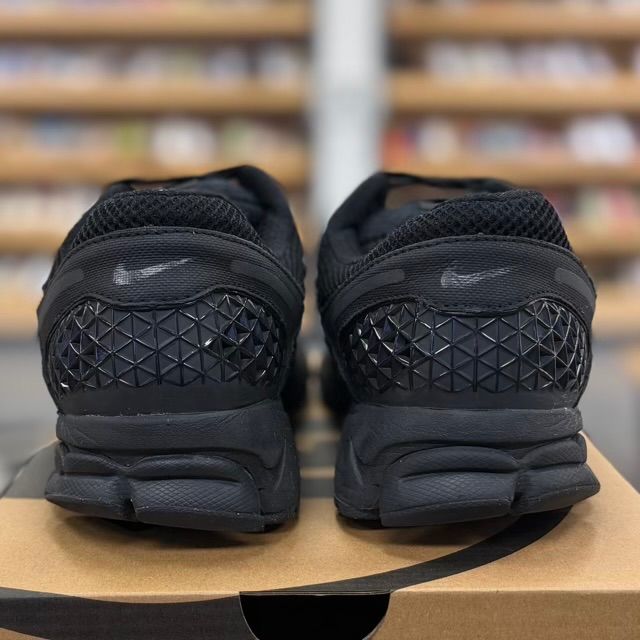 Nike Zoom Vomero 5 Triple Black - Preowned