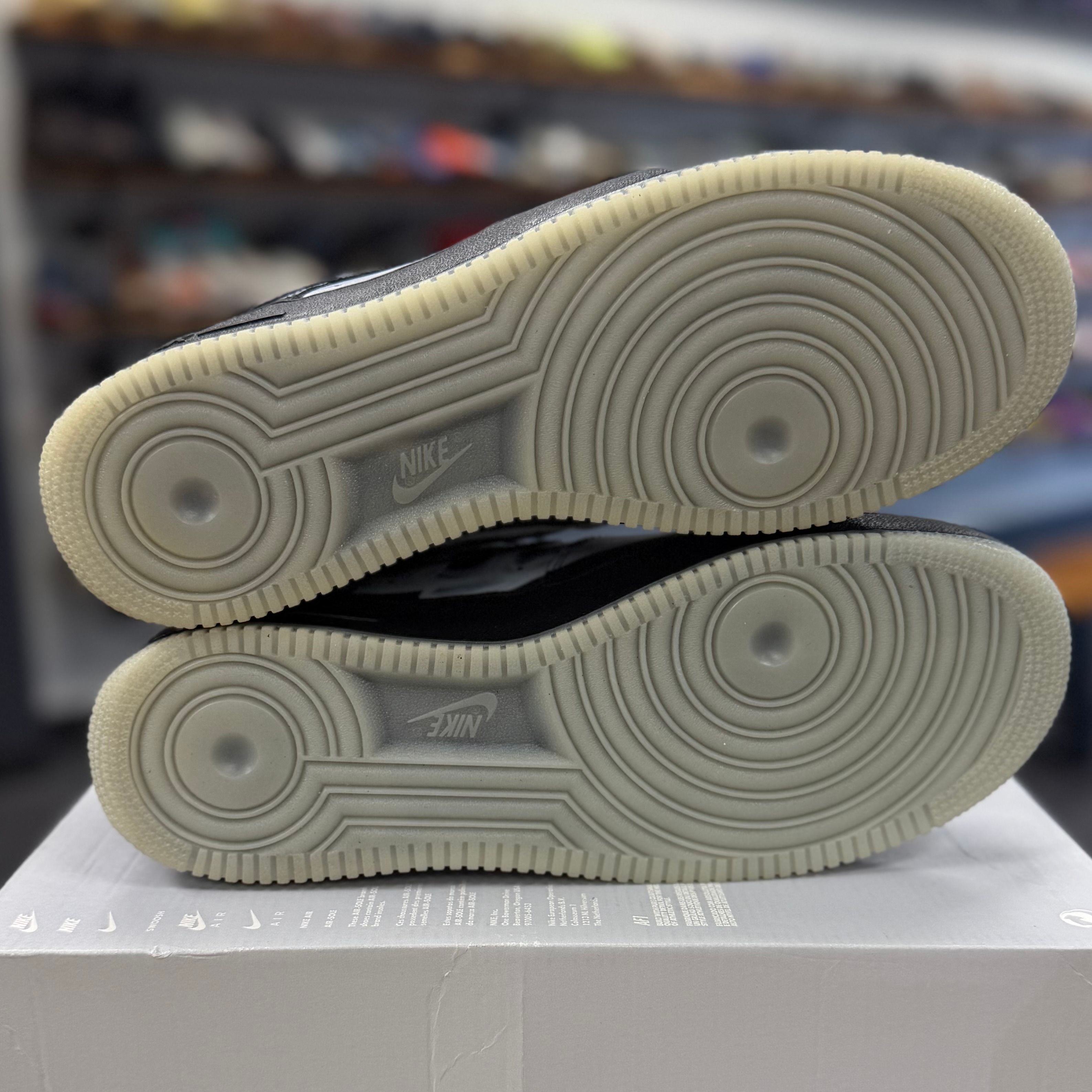 BRAND NEW STEAL - Nike Air Force 1 Low Black Skeleton Halloween (2019)