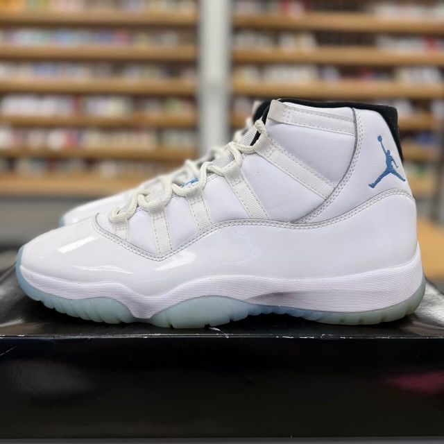 Jordan 11 Retro Legend Blue (2024) - Preowned