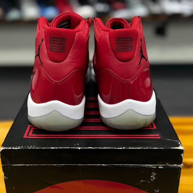 Jordan 11 Retro Win Like 96 - Preowned