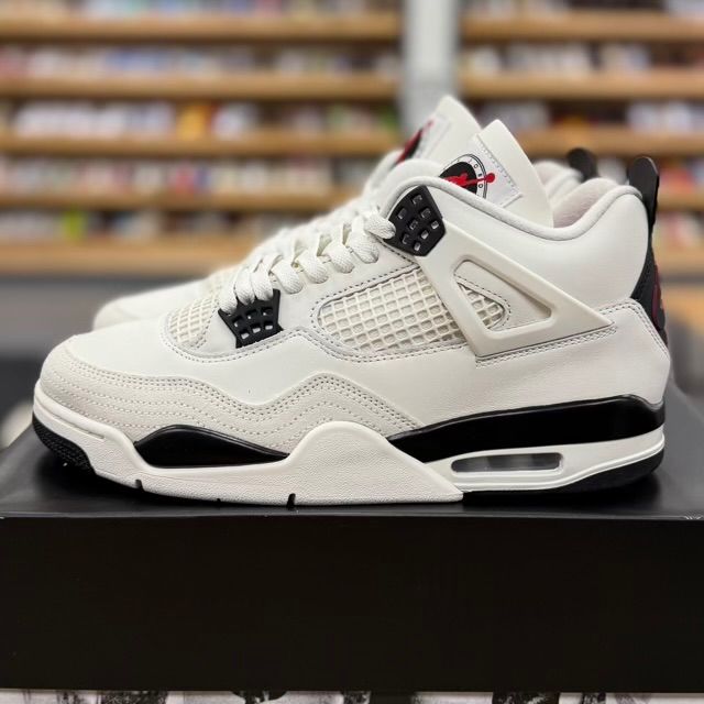Jordan 4 Retro OG Flight Club - Preowned