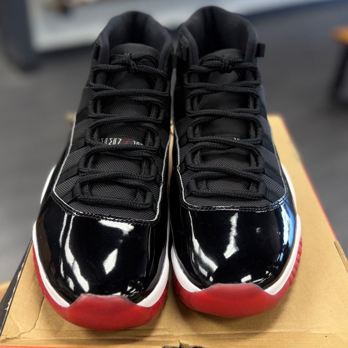 Jordan 11 Retro Playoffs Bred (2019) - Preowned